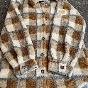 DKNY Sherpa Jacket in Cream and Tan Comfy Cozy Button Down Size L Layer Boho Fuz